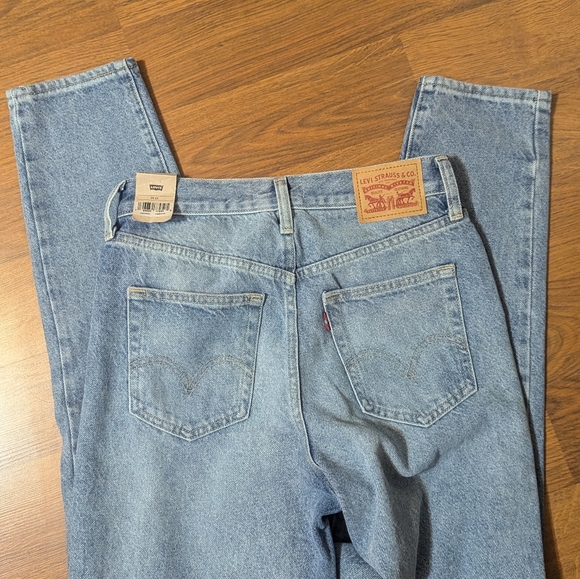 Levis 90s Mom Jeans - Picture 3 of 4